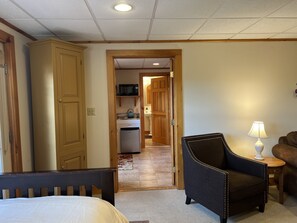 Iron/ironing board, free WiFi, bed sheets