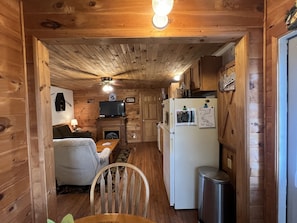 Smart TV - Carr's Cottage - Cozy Cottage w/ King bed on Goodyear Lake (Oneonta)