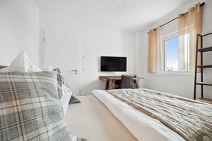 2 bedrooms, desk, free WiFi, bed sheets