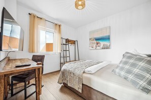 2 bedrooms, desk, free WiFi, bed sheets