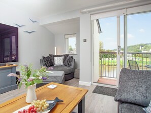 Living area - 2 bedroom accommodation in Wadebridge (Wadebridge)