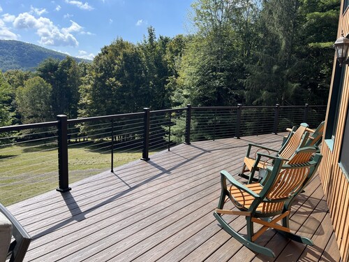 Eagle Rock - Renovated 3 bdrm, amazing deck, quiet location