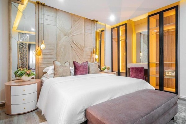 3 bedrooms, iron/ironing board, WiFi, bed sheets - AJ Three-Bedroom Apartment (Lagos)