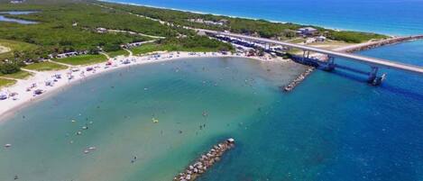 Solsenger og strandhåndklær