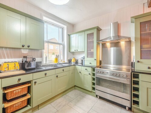 2 bedroom accommodation in Doncaster