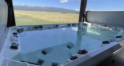 NEW CABIN 8 EN SUITES BY YELLOWSTONE LAKEFRONT HOA AC HOT TUB WIFI PICKLEBALL
