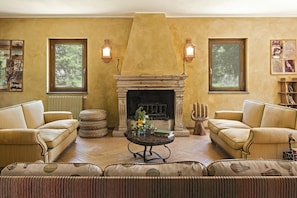Fireplace - Casale Pomodoro - Pool in an Ancient Woodland (Manziana)