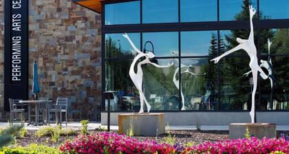 Retreat on the Blue Condo: Your Riverfront Retreat
