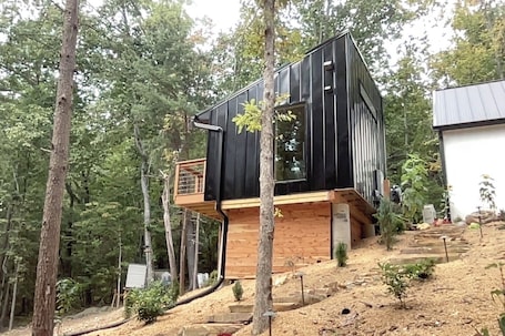Exterior. Black Tupelo-A Peaceful space