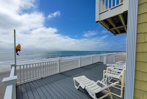 Property grounds - Oceanfront Fun Awaits at Cathyland (North Topsail Beach)