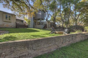 Exterior - 406 Combo-2 blocks to Main Street! (Fredericksburg)