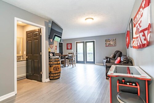 Memorial Field Lodge - 4 Bd Townhome by IU Sports