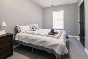 4 bedrooms, iron/ironing board, WiFi, bed sheets