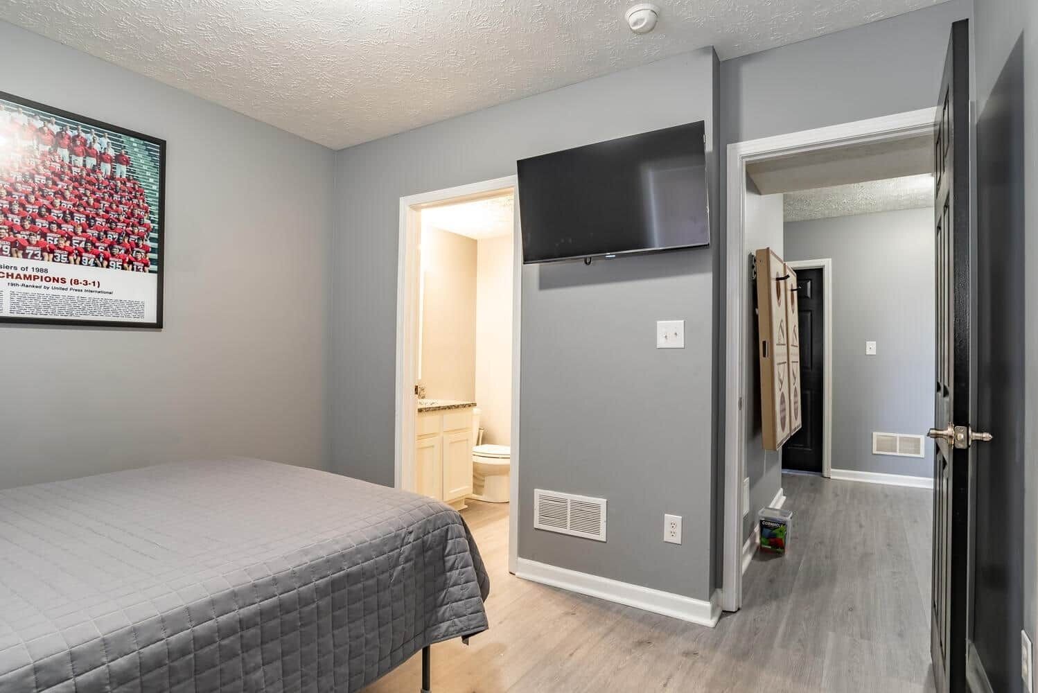 4 habitaciones, tabla de planchar con plancha, wifi y ropa de cama 