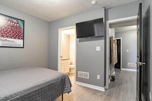 4 bedrooms, iron/ironing board, WiFi, bed sheets