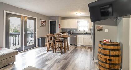 Little 500 Quarters - 4 Bd Townhome by IU Sports