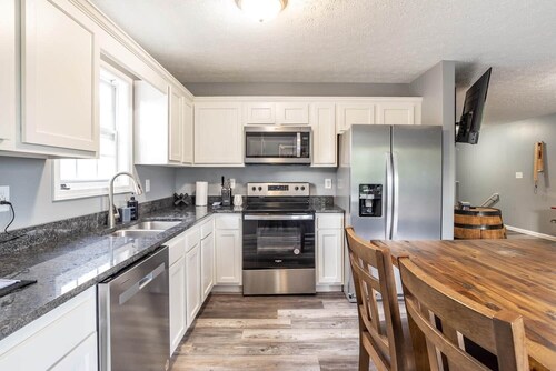 Little 500 Quarters - 4 Bd Townhome by IU Sports