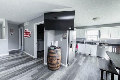 Hoosier Dug Out - 4 Bd Townhome by IU Sports