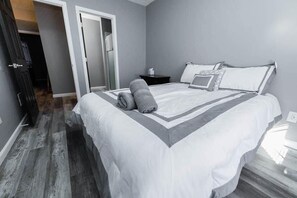 4 bedrooms, in-room safe, iron/ironing board, WiFi