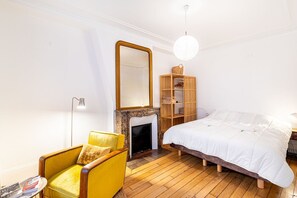 1 habitación, tabla de planchar con plancha y acceso a internet 