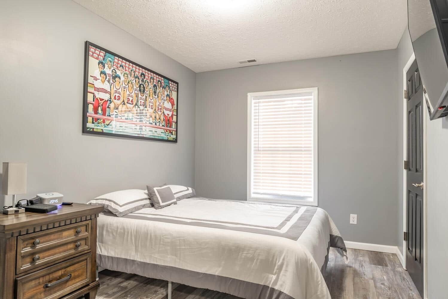 4 bedrooms, iron/ironing board, WiFi, bed sheets