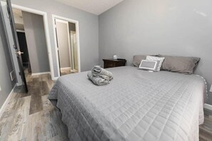 4 bedrooms, iron/ironing board, Internet, bed sheets