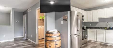 Refrigerador, microondas, horno y parrilla de estufa