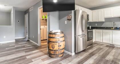 Lady Hoosier Hall - 4 Bd Townhome by IU Sports