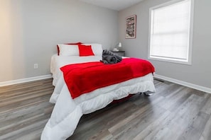 4 bedrooms, iron/ironing board, WiFi, bed sheets