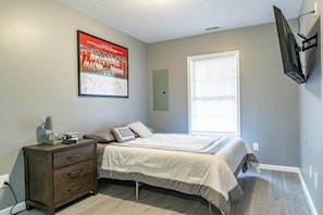 4 bedrooms, iron/ironing board, WiFi, bed sheets