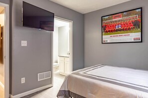 4 habitaciones, tabla de planchar con plancha, wifi y ropa de cama