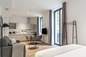 Estudi | Cuina privada | Frigorífic, microones, placa de cuina i rentaplats 