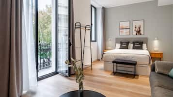Studio with balcony - disability access | 1 camera, con stile personalizzato, con arredamento individuale