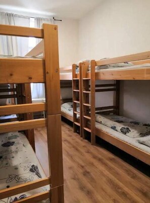 2 bedrooms, free WiFi, bed sheets