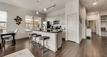 LC058-3 – World Cup Stay - 16 min to AT&T - Sleeps 6 - Public Transit