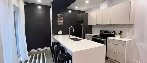 Mikrowelle, Ofen, Herdplatte, Geschirrspüler