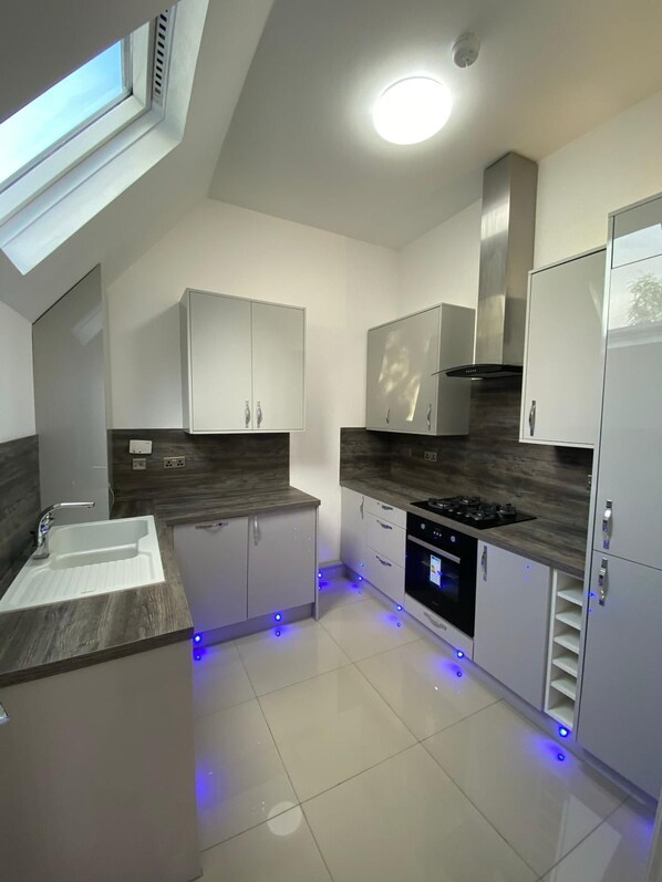 Private kitchen - Remarkable 2-bed Penthouse in Wolverhampton (Wolverhampton)