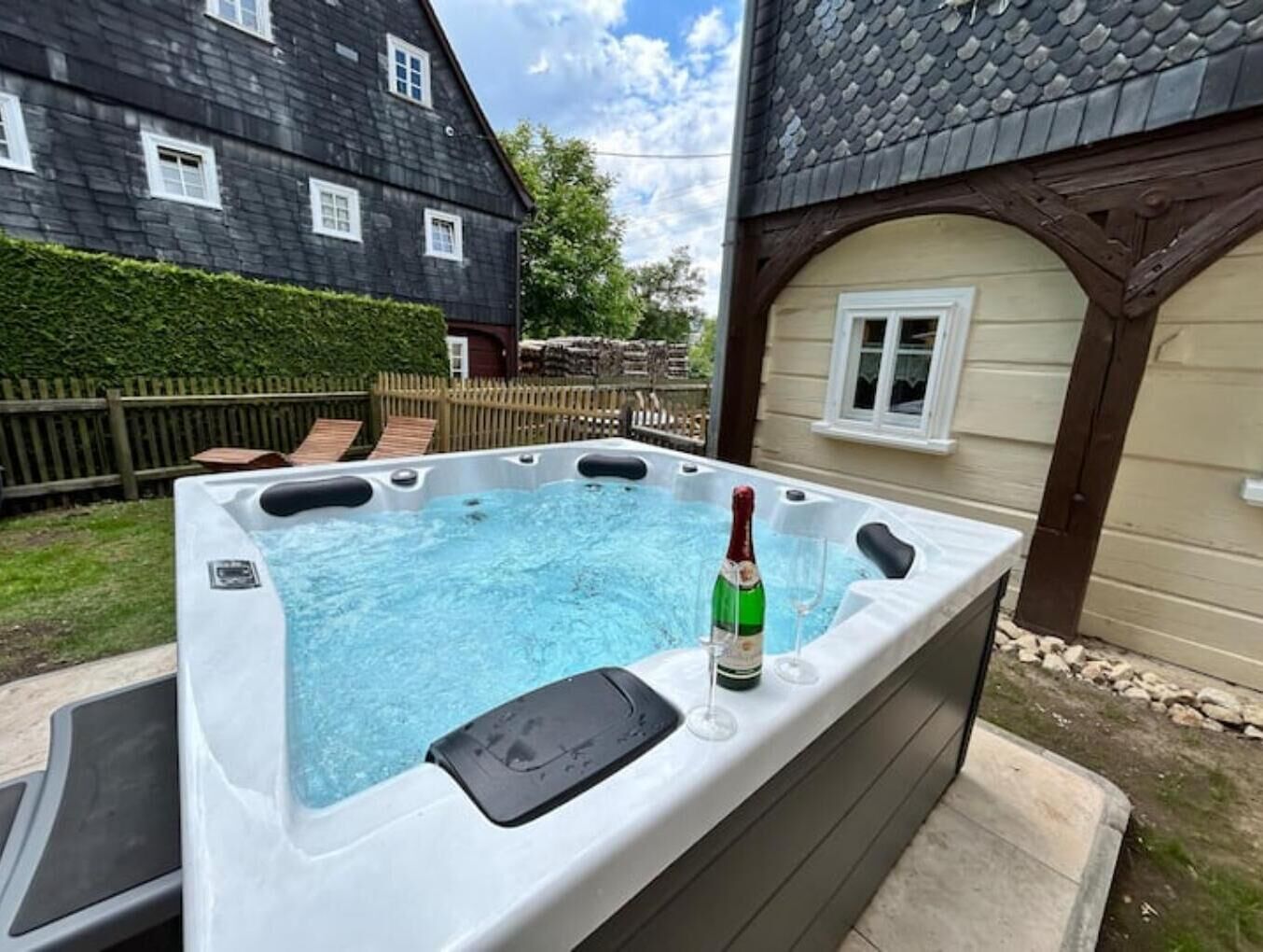 Outdoor spa tub