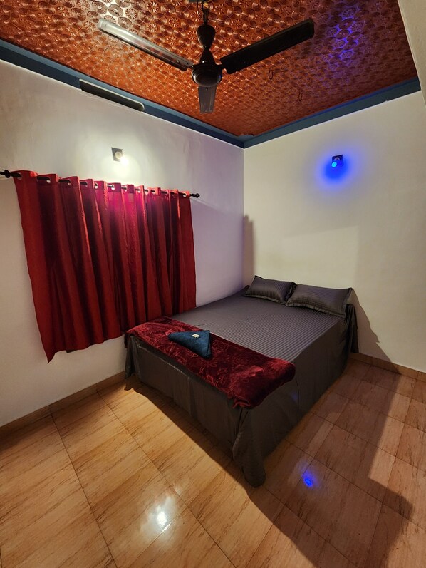 4 bedrooms, WiFi, bed sheets