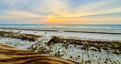 Oceanfront Queen's Grant Condo "Tide-the-Knot" with Breathtaking Ocean Views!