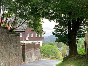 Property grounds - Fewo Karasek in Oybin mit Panormablick, Kammlage (Oybin)