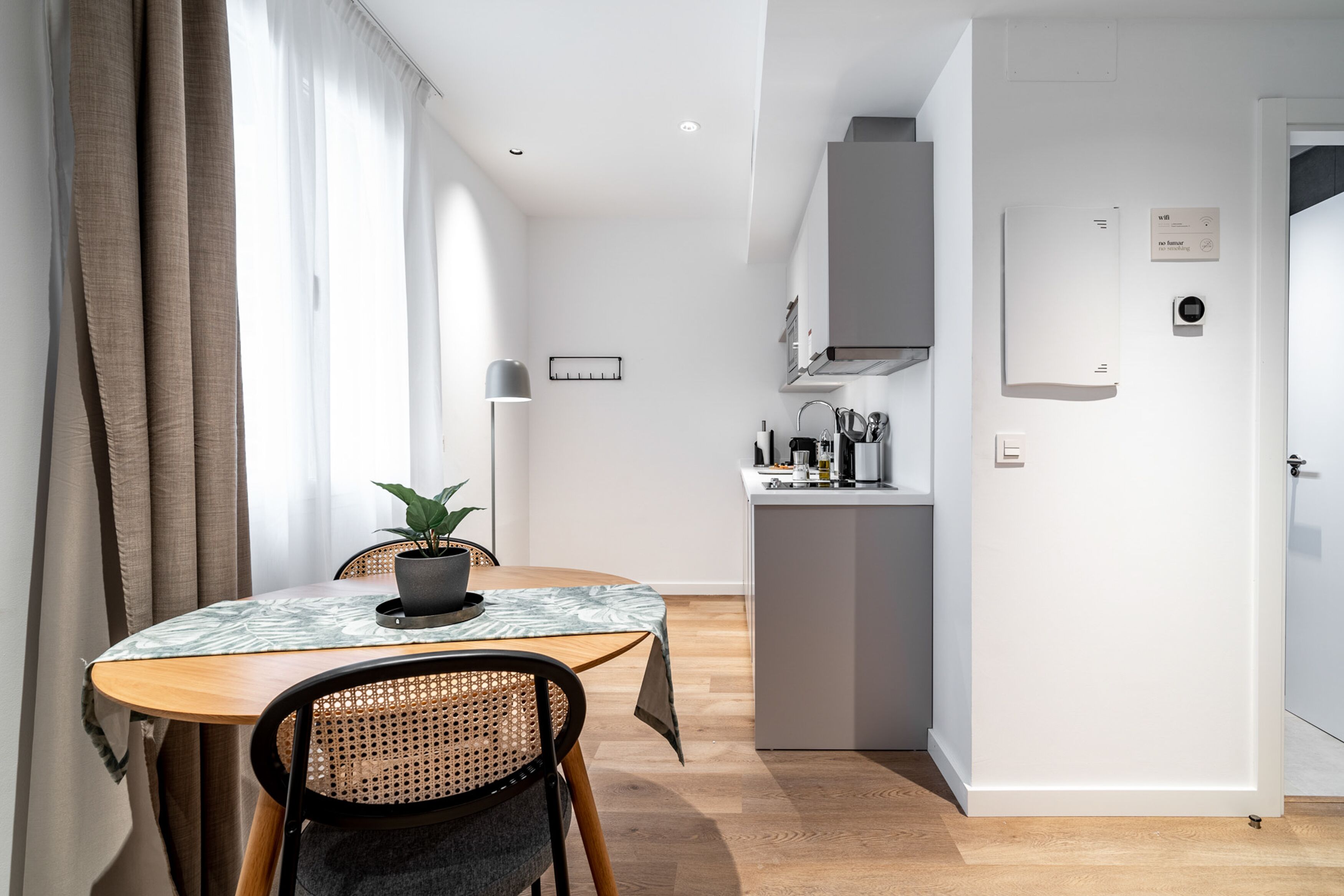 Estudio | Cocina privada | Frigorífico, microondas, placa de cocina y lavavajillas