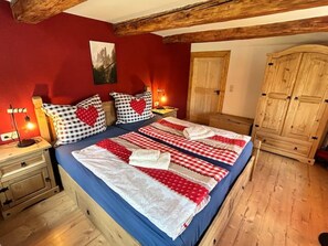 4 Schlafzimmer, Bügeleisen/Bügelbrett, WLAN, Bettwäsche
