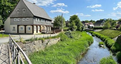 Naturpark-Ferienhaus Hexe mit Whirlpool, Sauna, Garten