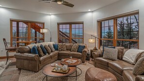 Smart TV, lareira, escritórios