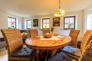 Dining - Ferienhaus Sissi mit Whirlpool, Sauna u Sehr Ruhig (Großschönau)