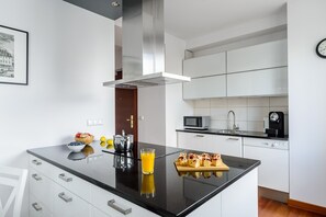 Apartment | Private kitchen | Full-sized fridge, microwave, oven, stovetop - Bagno (Warsaw)