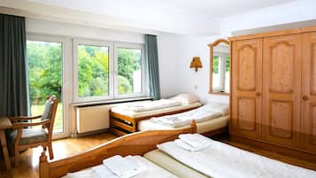 Habitación cuádruple estándar | Wifi gratis y ropa de cama