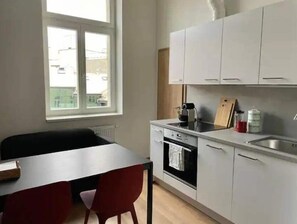 Kühlschrank, Ofen, Herdplatte, Geschirrspüler