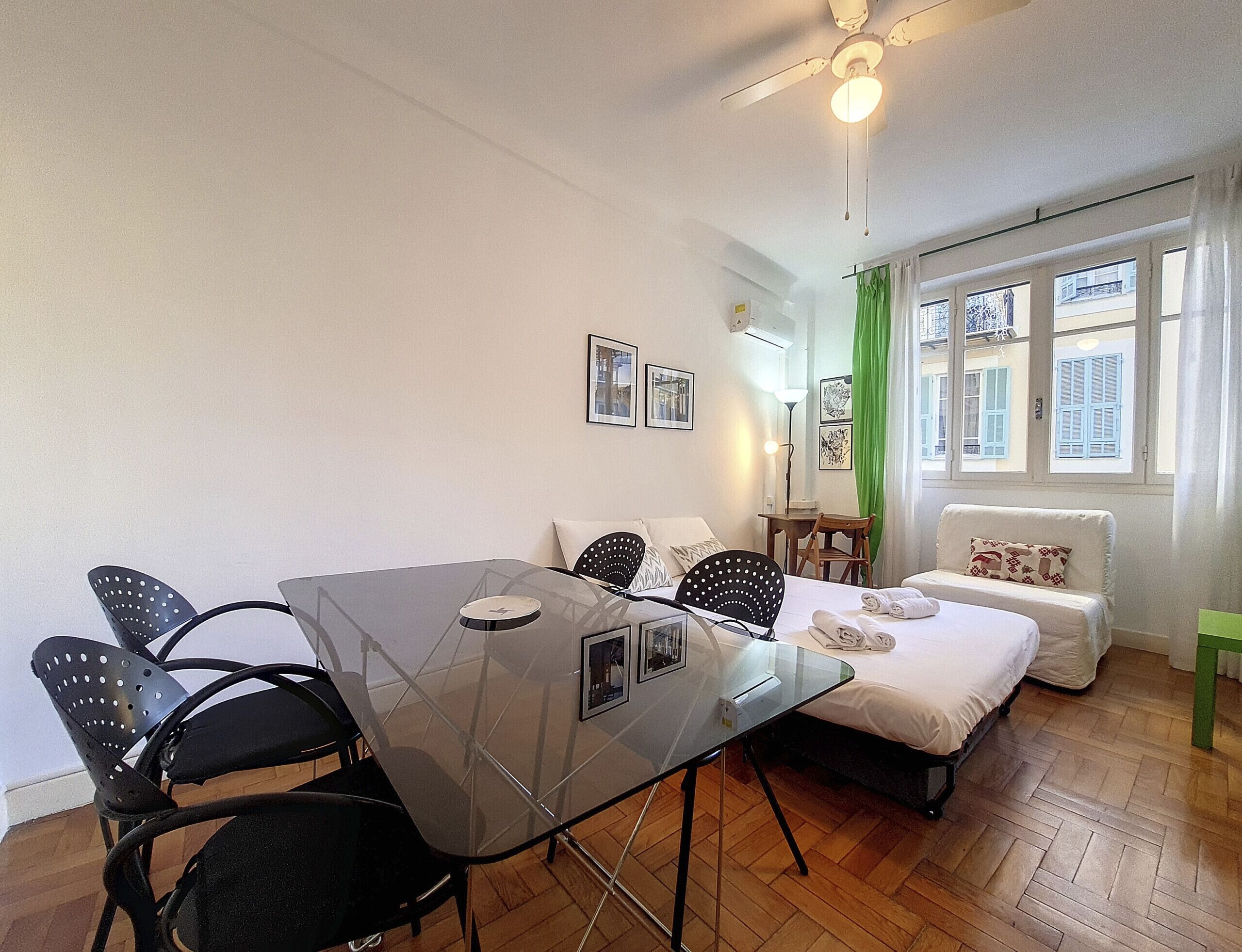 Iron/ironing board, WiFi